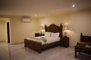  Grand Millennium Hotel  Лахор